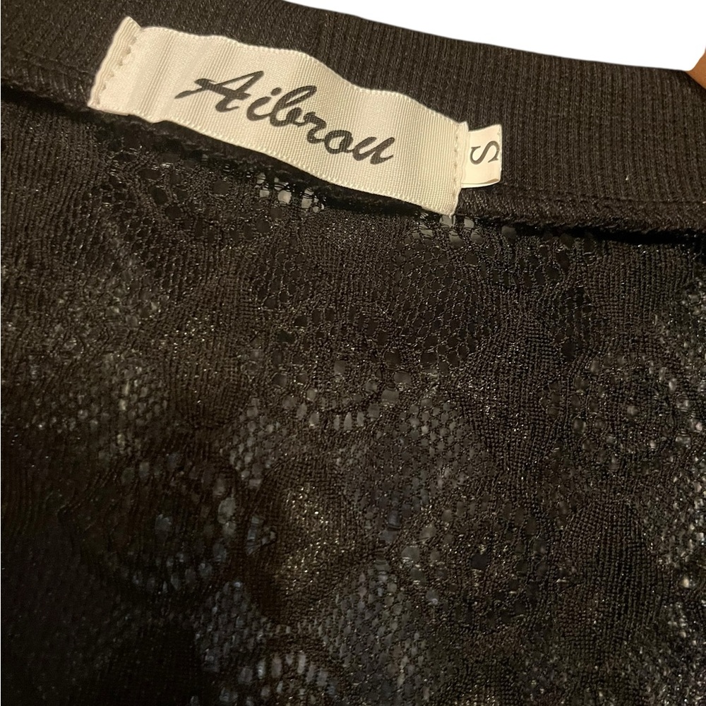 Chic Black Lace Shrug NWOT - Picture 3 of 3